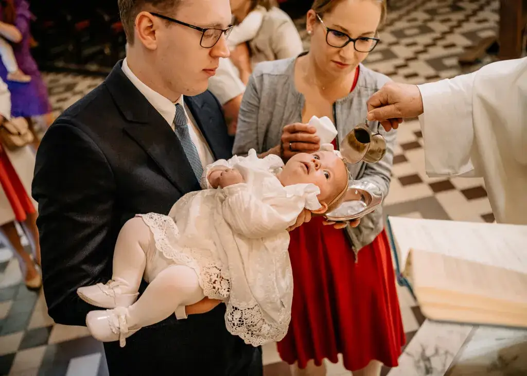 Fotograf na chrzciny: Ceny (400-4000 zł) i jak wybrać mądrze?