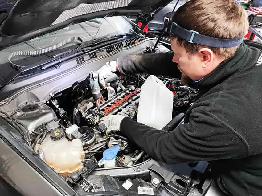 Kiedy wymienić rozrząd w Fordzie C-Max 1.8 benzyna? Uniknij kosztownych awarii!