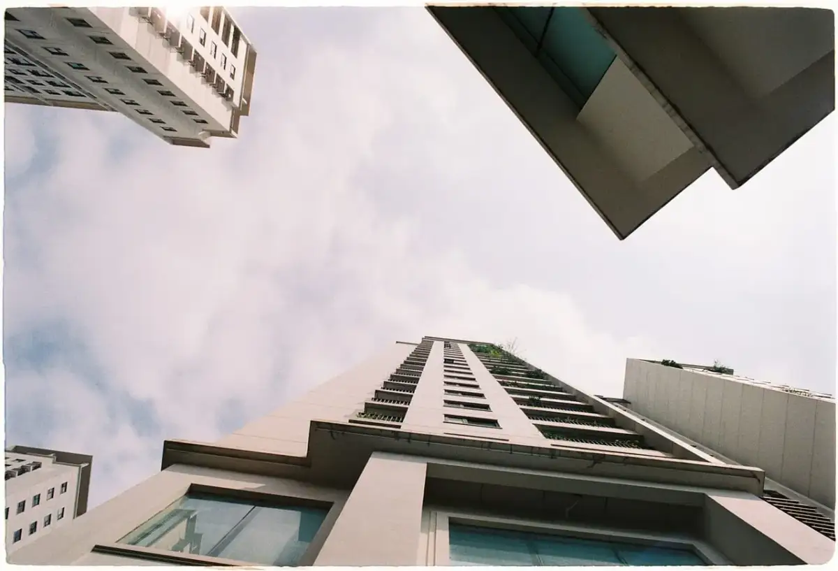 Jak sprawdzić dewelopera, aby uniknąć oszustw i bezpiecznie inwestować