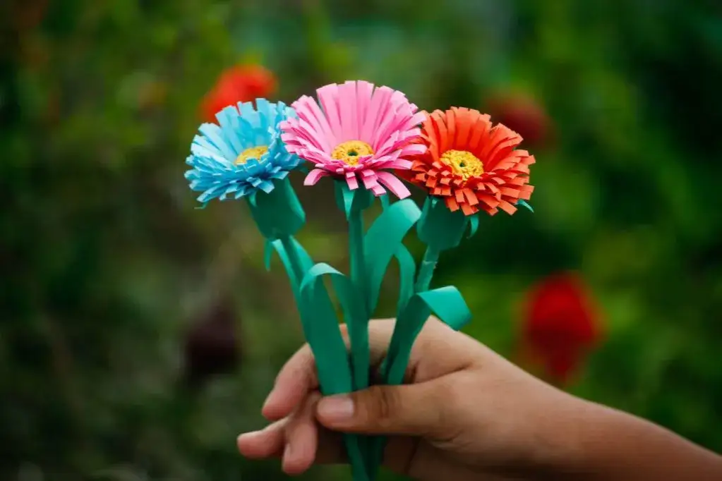 Jak zrobić bukiet ze zdrapek - kreatywne pomysły na unikalny prezent