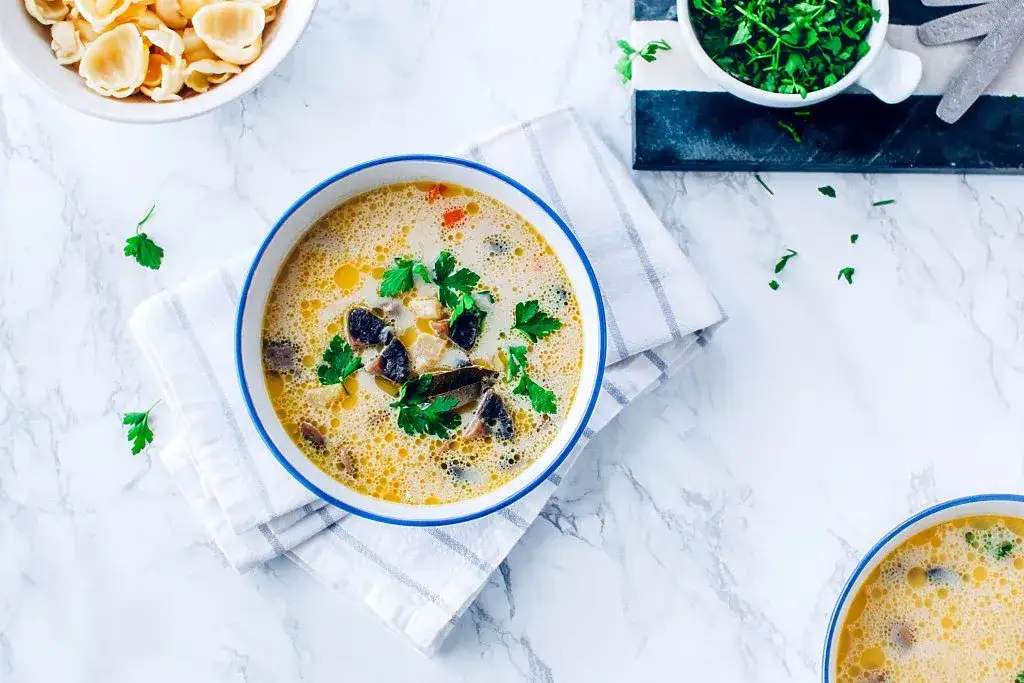 Zupa pieczarkowa jak zrobić – łatwy przepis na wyjątkowy smak