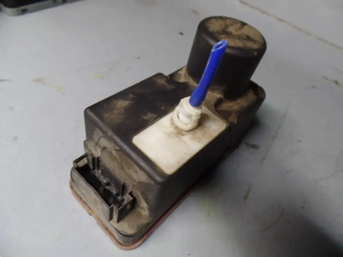 Centralny zamek VW Polo nie działa? Znajdź pompkę i napraw!