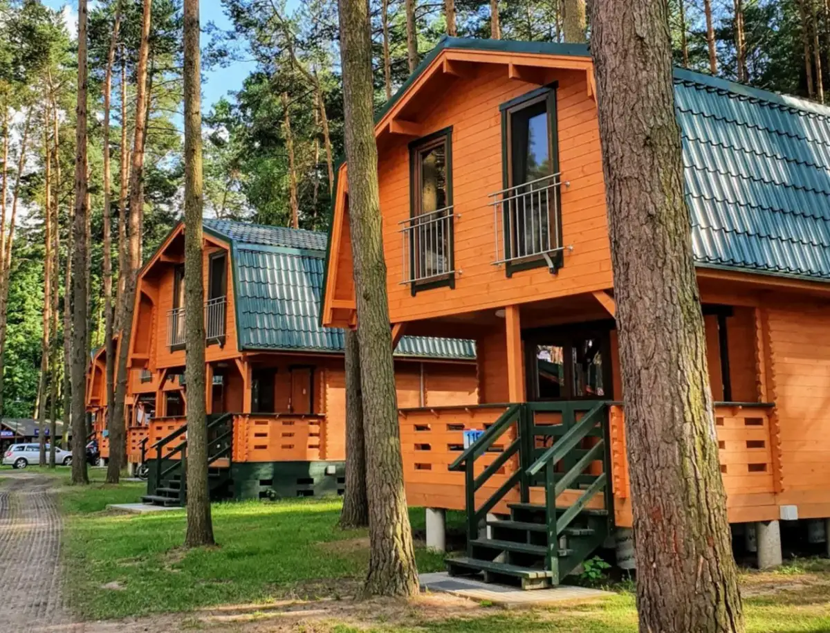 Najlepsze domki nad jeziorem w łódzkim – idealne na rodzinny wypoczynek