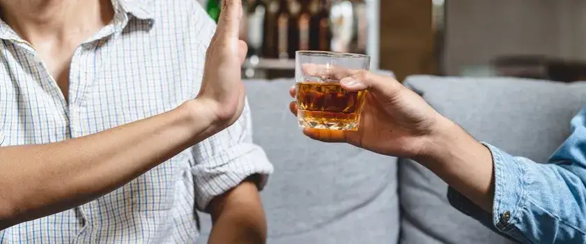 Uczulenie na whisky objawy – poznaj niebezpieczne symptomy alergii