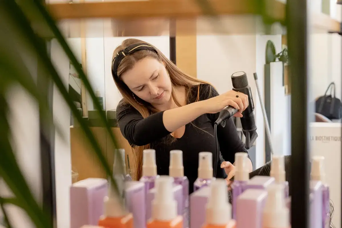 Farba do włosów w niedzielę? Oto, gdzie ją znajdziesz bez problemu!