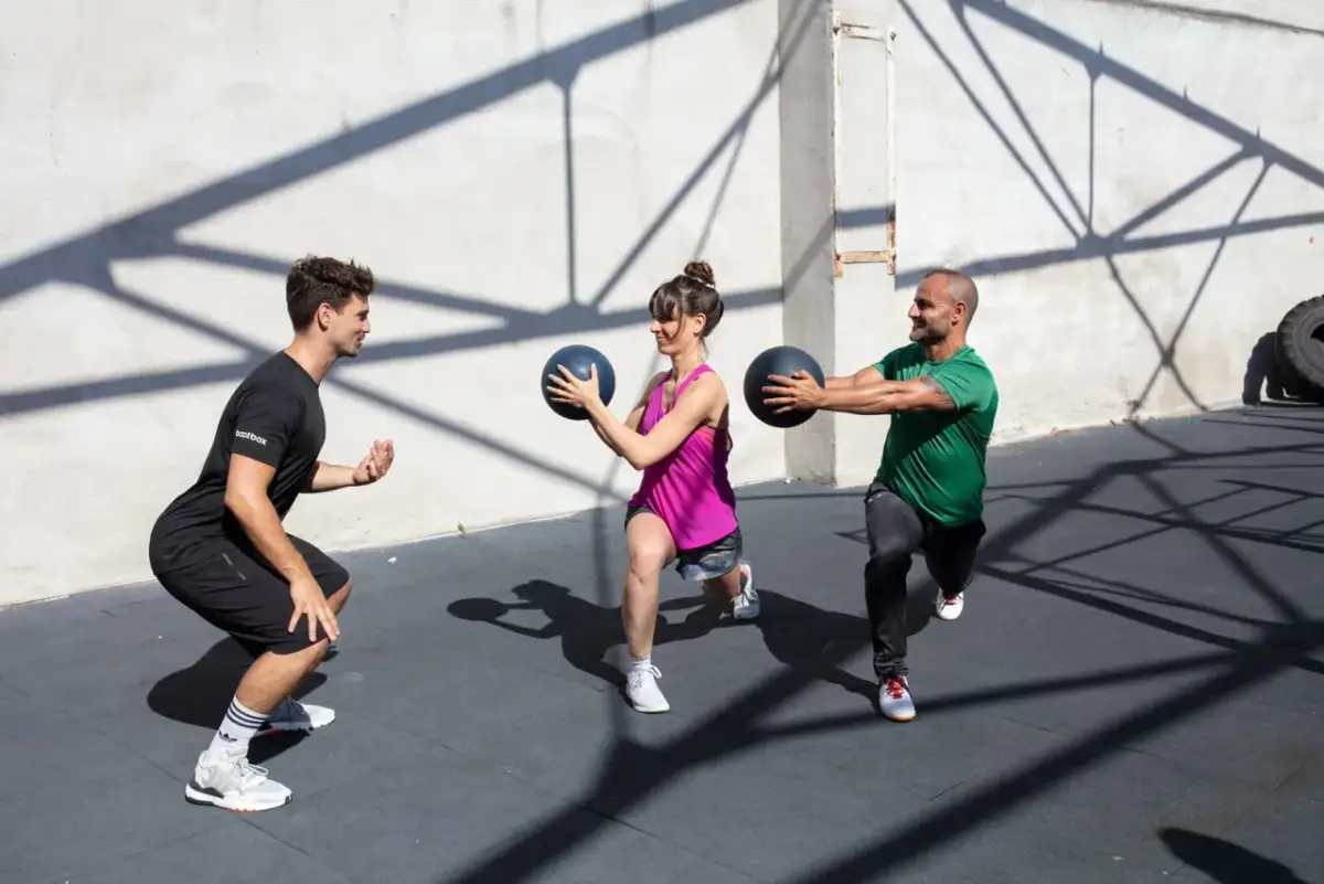 Ile zarabia trener CrossFit? Odkryj zaskakujące zarobki w Polsce