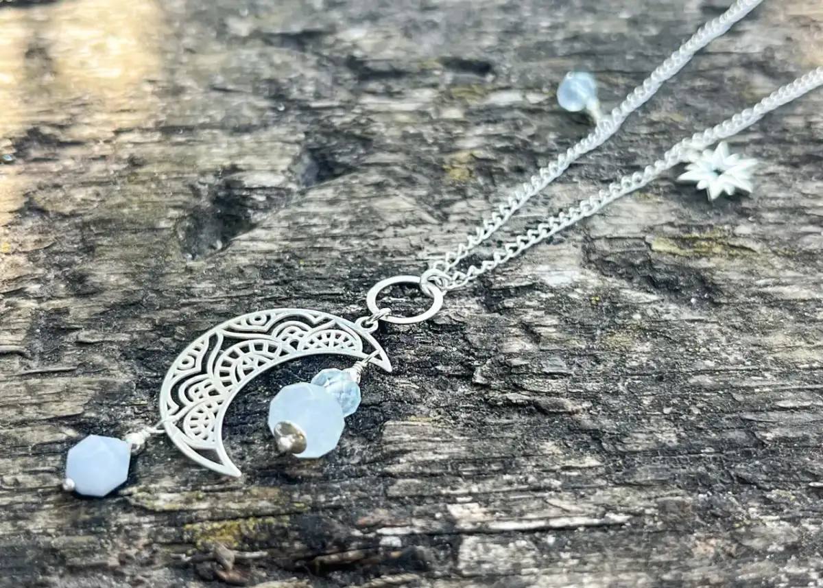 Wisiorek czakry: jak wybrać idealny amulet dla równowagi emocjonalnej