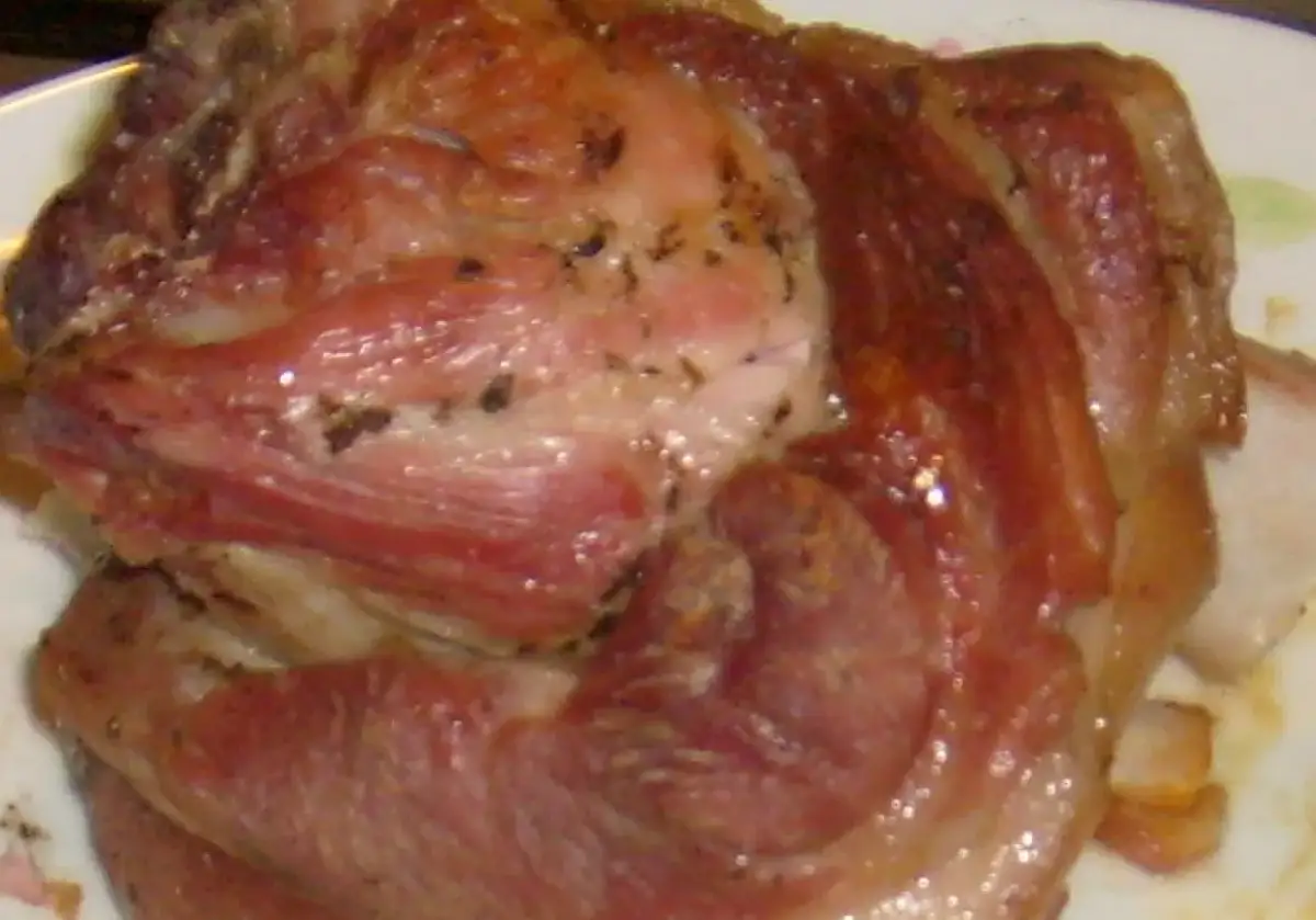 Soczysta, najlepsza golonka gotowana i pieczona, z chrupiącą skórką i aromatycznymi przyprawami.