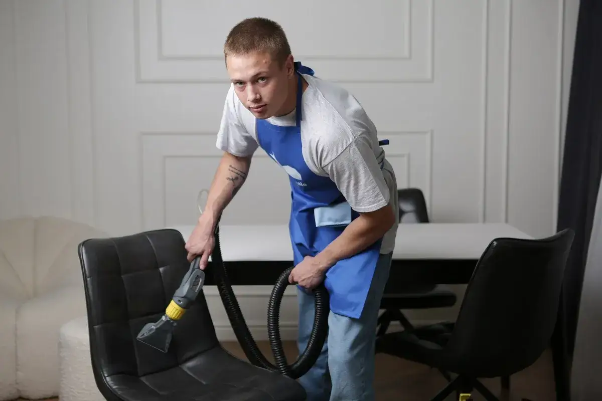 Skuteczne domowe sposoby na czyszczenie krzeseł tapicerowanych