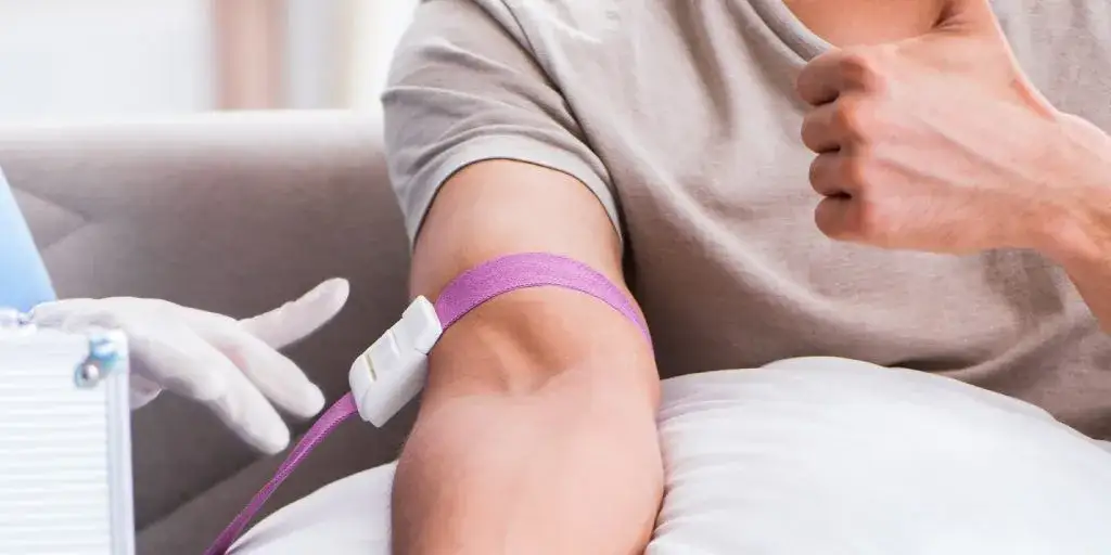 Badanie kreatyniny: ile kosztuje (NFZ/prywatnie) i co oznaczają wyniki?