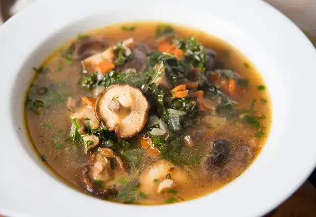 Perfekcyjna zupa grzybowa ze świeżych grzybów odkryj jej smak!
