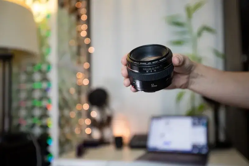 Obiektyw stałoogniskowy: co to jest, zalety, wady i wybór