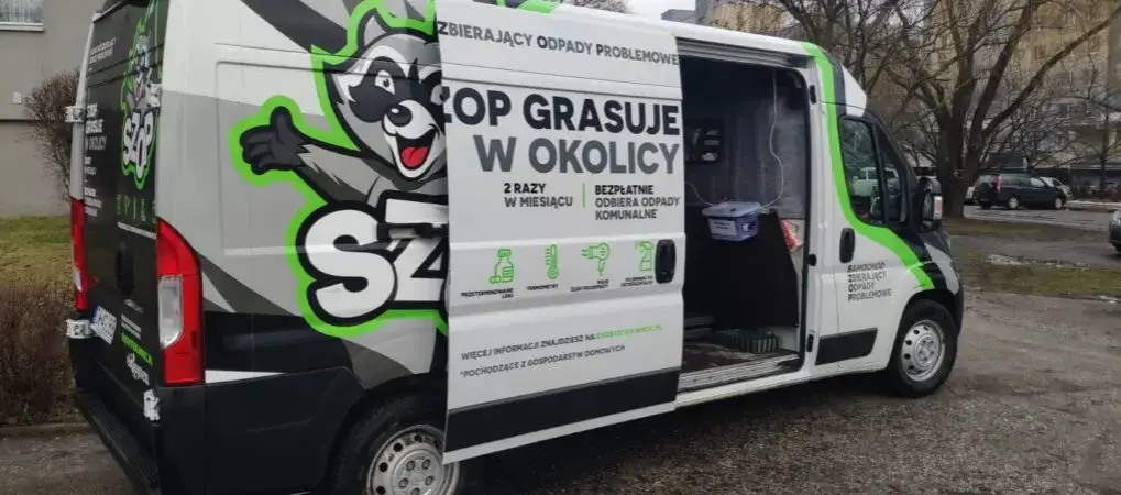 Samochód który zbiera elektrośmieci z osiedla – jak skutecznie pozbyć się odpadów