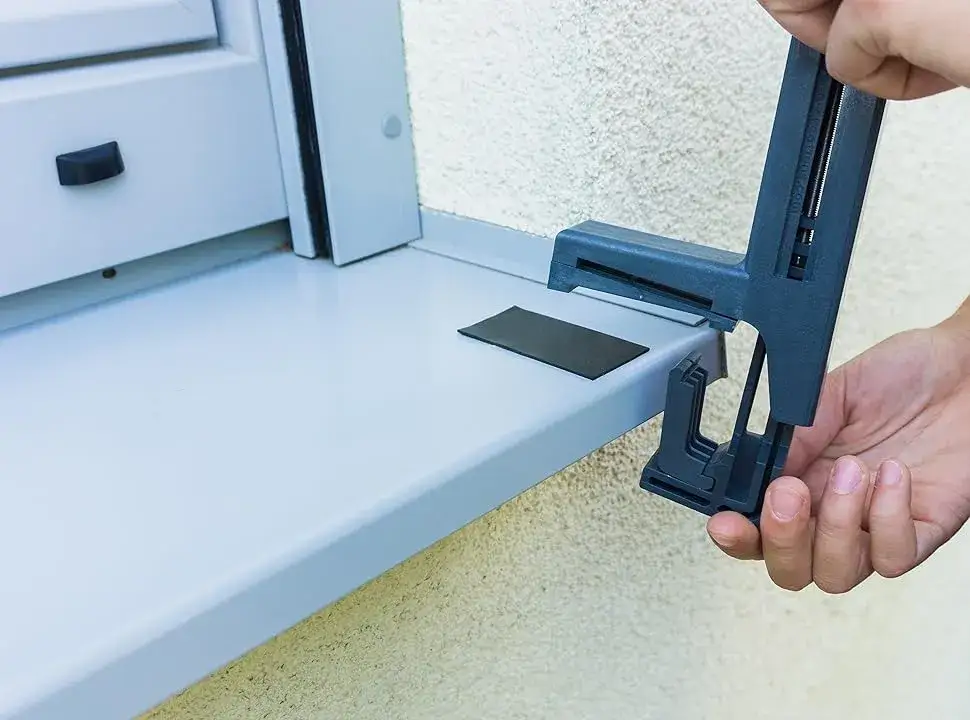 Jak zamontować doniczki na parapecie bez wiercenia i uszkodzeń