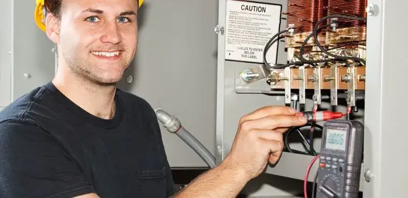 Ile trwa kurs elektryka? Sprawdź czas trwania szkoleń elektrycznych