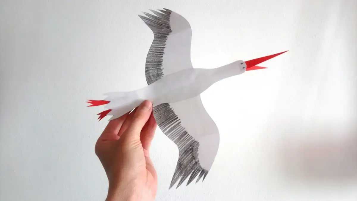 Jak zrobić bociana z papieru? Od prostych form po origami 3D.