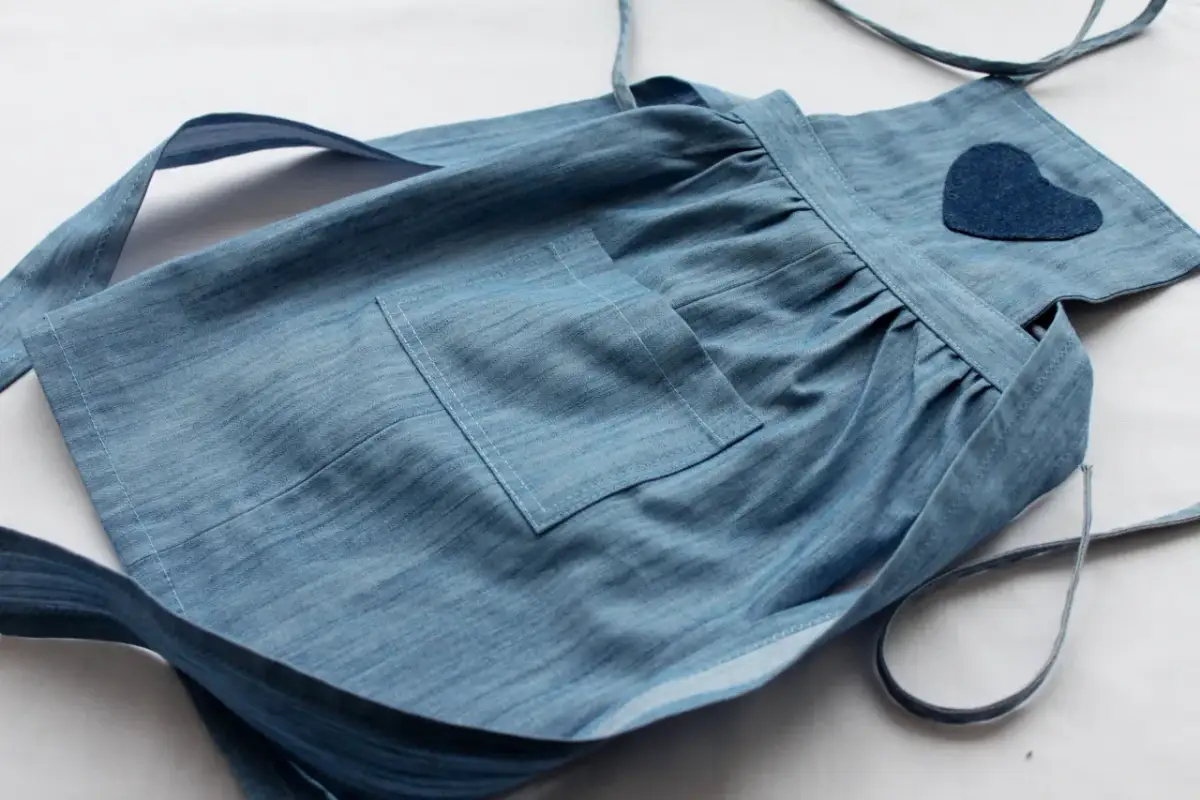 Jak zrobić fartuszek z koszuli - łatwy sposób na upcykling ubrań