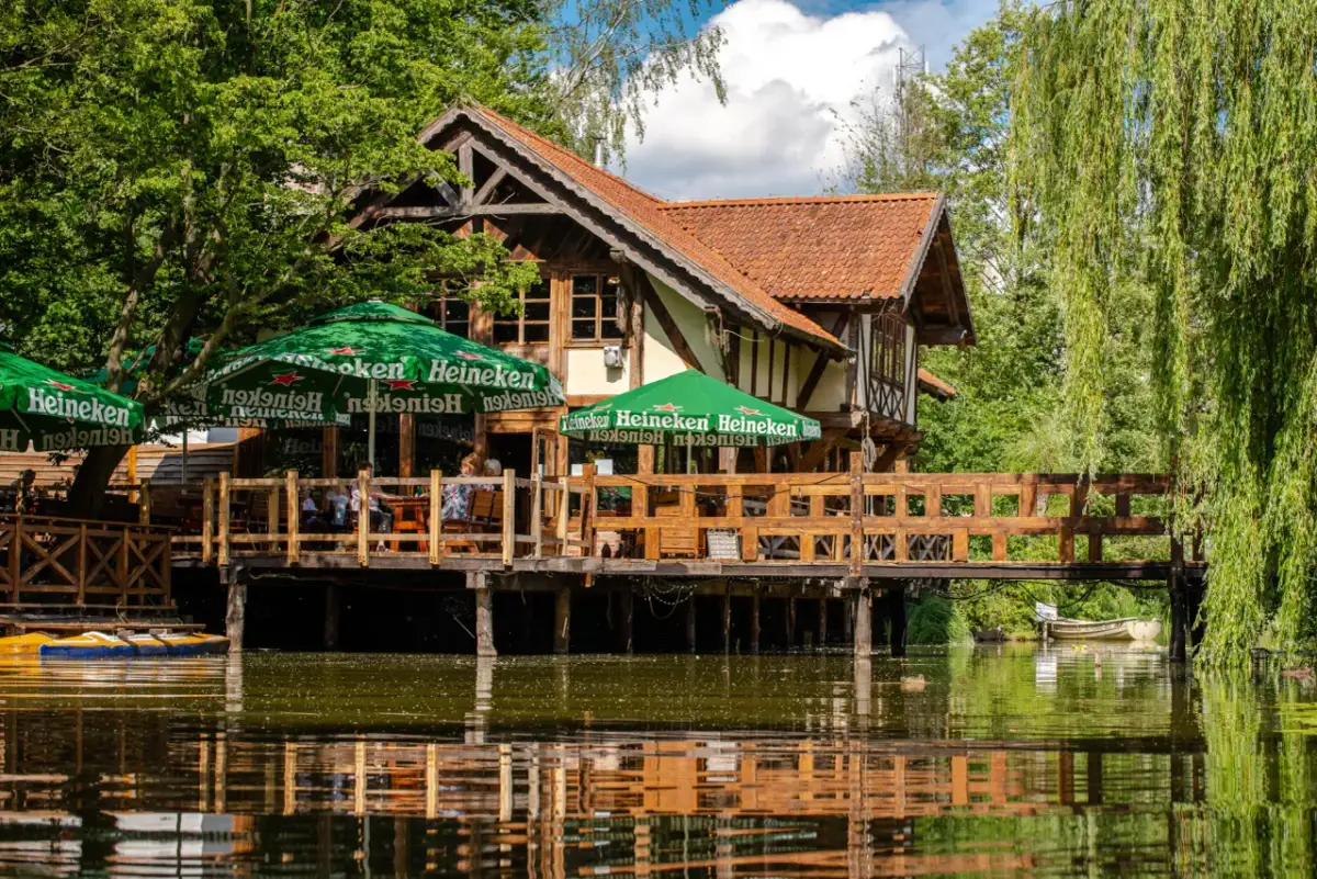 Ostróda: Gdzie zjeść? Odkryj kulinarne perełki nad jeziorem!