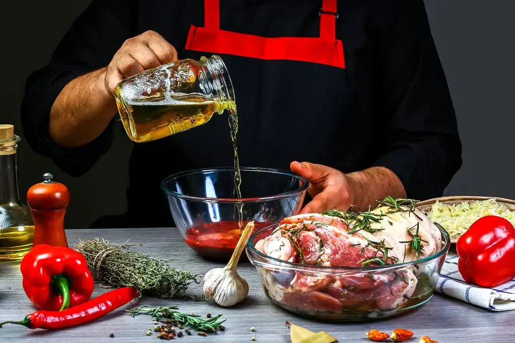 Jak zrobić idealną karkówkę z grilla? Odkryj 8 marynat!