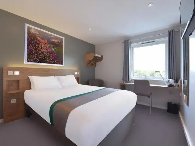 Tani nocleg w Londynie? Poznaj strategie oszczędnego podróżowania