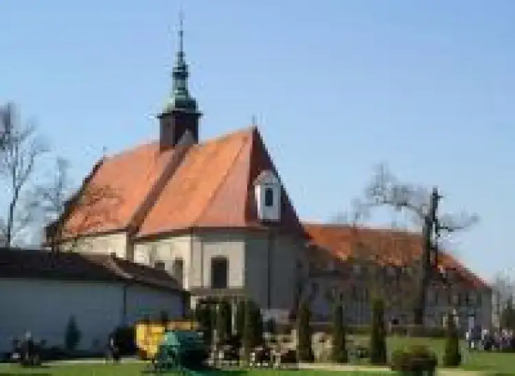 Najstarsze sanktuarium maryjne w Polsce: historia i znaczenie Górki Klasztornej