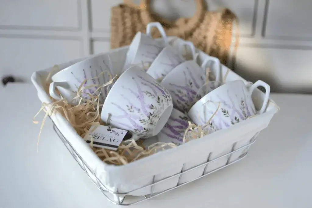 Jak zapakować filiżanki na prezent i zaskoczyć obdarowaną osobę