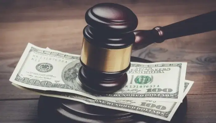 Zarobki Prawników w USA: Ile Zarabiają i Co Wpływa na Pensję?