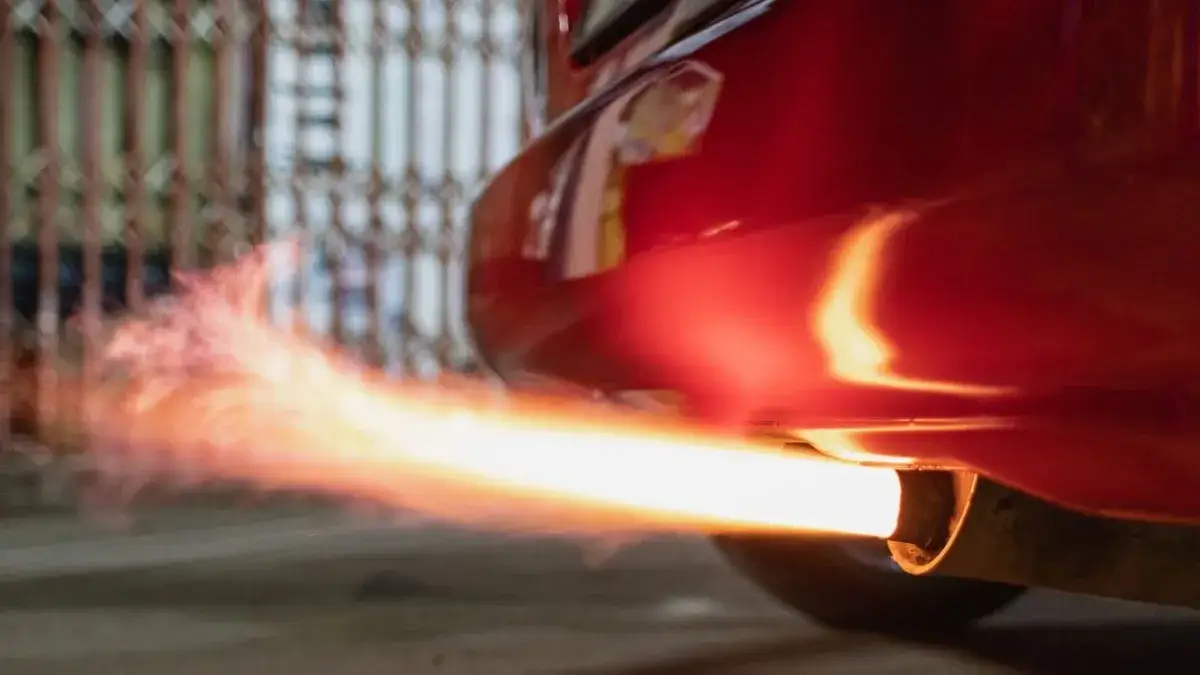 Jak zrobić strzały z wydechu w benzynie i uniknąć problemów z silnikiem