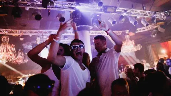 Ile kosztuje koncert After Party? Sprawdź ceny i ukryte koszty