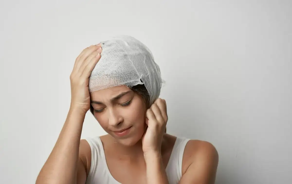 Uderzenie w głowę: Kiedy pilnie do lekarza? Twoja checklista