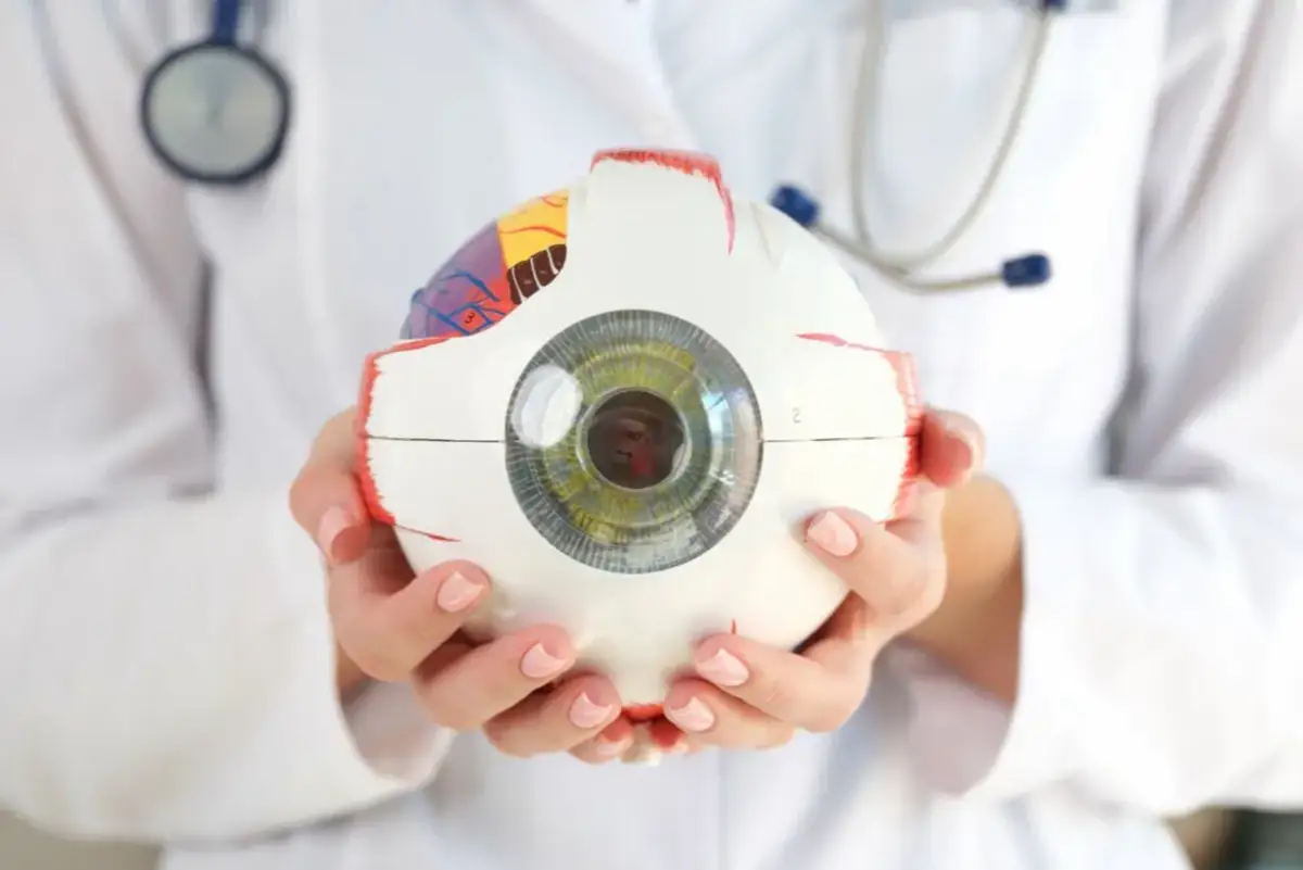 Dlaczego okuliści nie robią sobie laserowej korekcji wzroku? Oto prawda