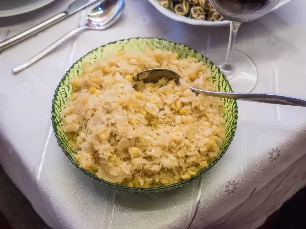 Jakie przyprawy do kapusty z grochem, aby wydobyć pełnię smaku?