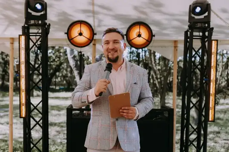 Ile kosztuje DJ na 40 urodziny? Sprawdź ceny i porady przed wyborem