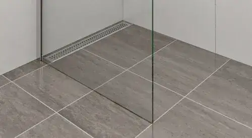 Jak zrobić odpływ liniowy w bloku - uniknij kosztownych błędów