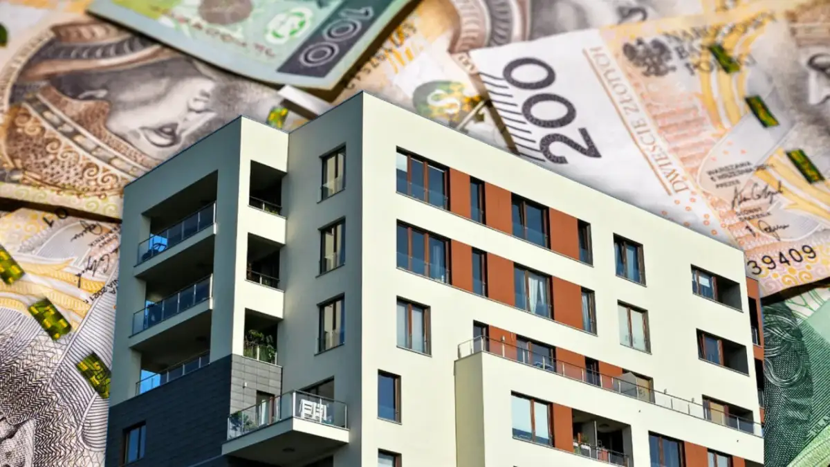 Nowoczesny budynek mieszkalny na tle polskich banknotów. Zastanawiasz się, ile obecnie wynosi oprocentowanie kredytu hipotecznego?