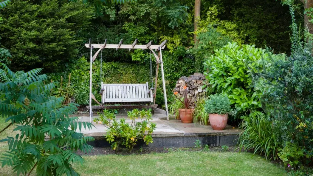 Jakie kąty nachylenia wybrać do huśtawki ogrodowej dla bezpieczeństwa?