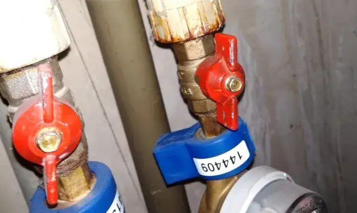 Jak odkręcić zapieczony zawór wody - skuteczne metody i porady