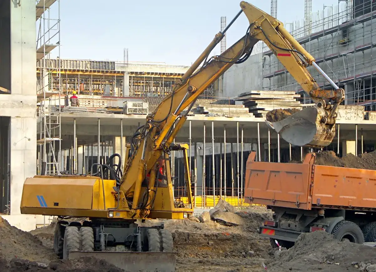 Stawki operatorów koparek: Ile zarobisz? Od 35 zł brutto do 90 zł netto