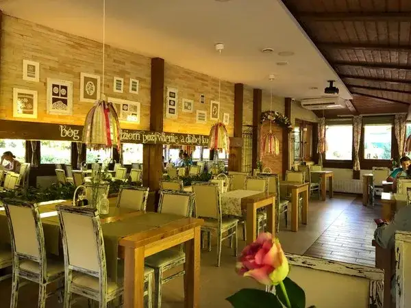 Gdzie zjeść w Dusznikach-Zdroju? Odkryj najlepsze restauracje i smaki