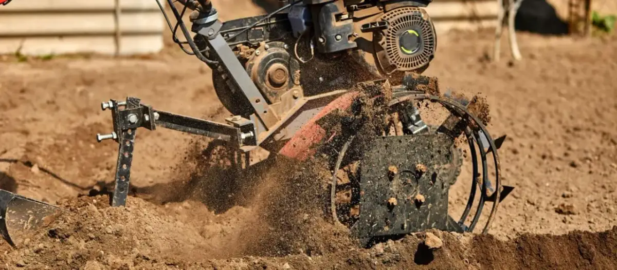 Jak działa glebogryzarka i jak może ułatwić prace w ogrodzie