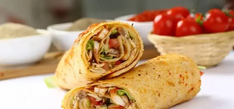 Rollo kebab: co to jest? Poznaj składniki i przepis!