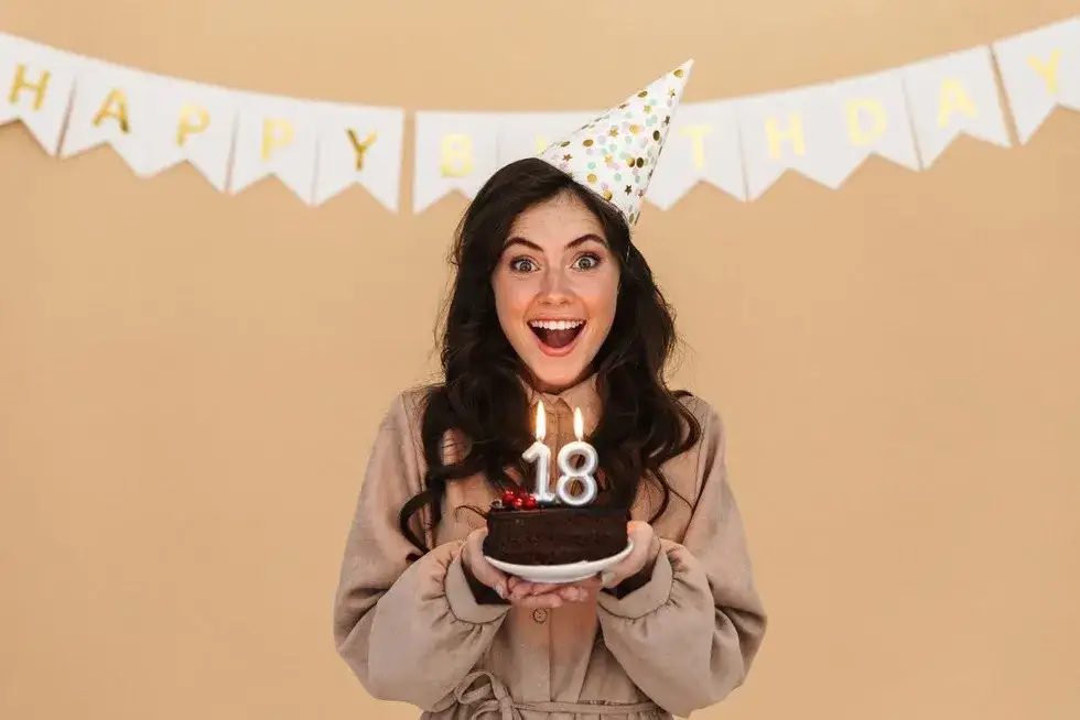 Ile pieniędzy na 18 urodziny? Poradnik: od 100 zł do 1500 zł.