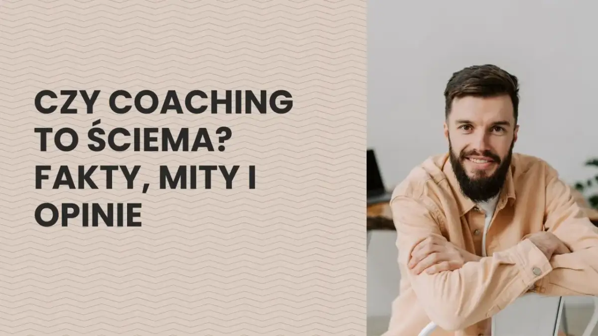 Uśmiechnięty mężczyzna z brodą, siedzący przy biurku, na tle tekstu "Czy coaching to ściema?".