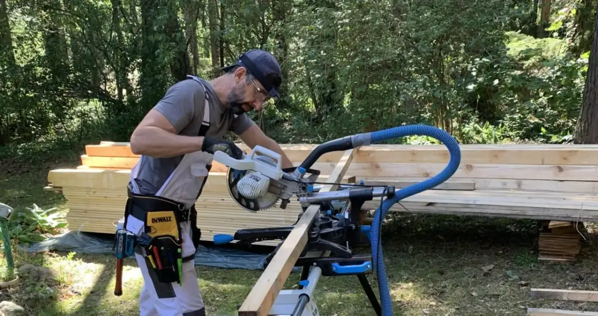 Wymiana podwalin w domu drewnianym: Kompletny przewodnik i koszty.