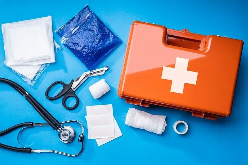 Co powinna zawierać apteczka pierwszej pomocy, aby być skuteczna?