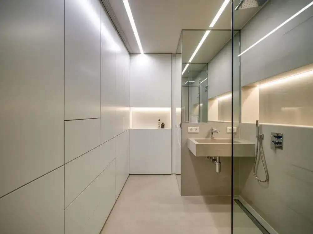 Jak ukryć rury w małej łazience i zyskać więcej przestrzeni