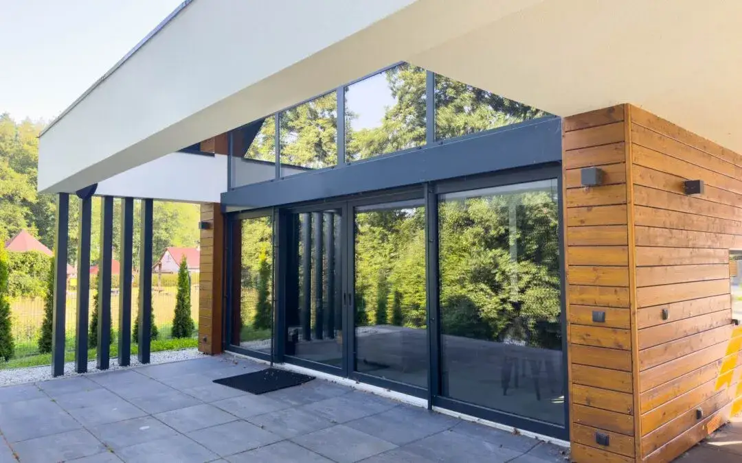 Jak zamontować okno balkonowe - uniknij najczęstszych błędów montażu