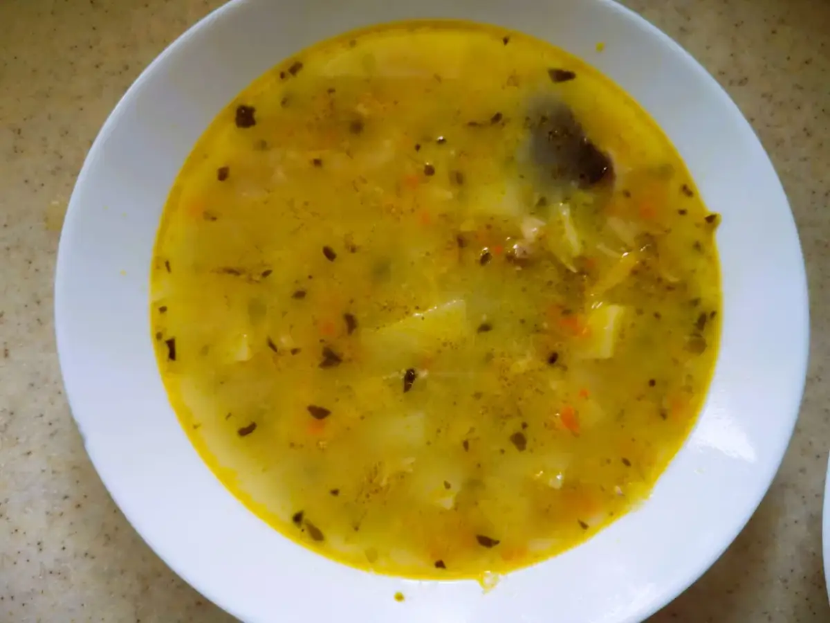 Zupa ogórkowa: Prosty przepis krok po kroku na idealny smak