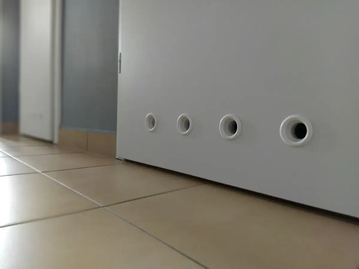 Ile tulei wentylacyjnych w drzwiach łazienkowych? Sprawdź, ile ich potrzebujesz