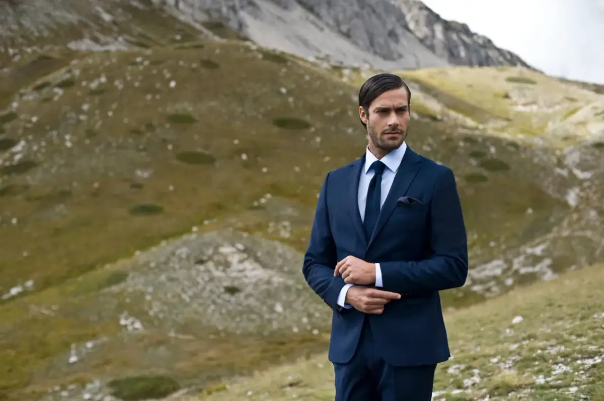 Jaki kolor krawata do niebieskiego garnituru? Oto najlepsze wybory